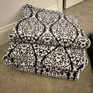 Set of 4 Navy and White bath towels